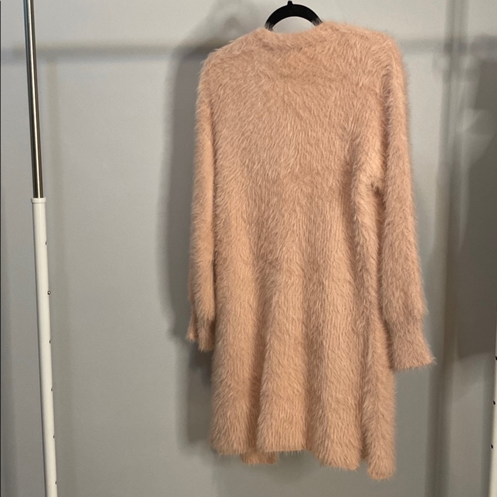 Fuzzy light pink duster w/pockets - Picture 2 of 2